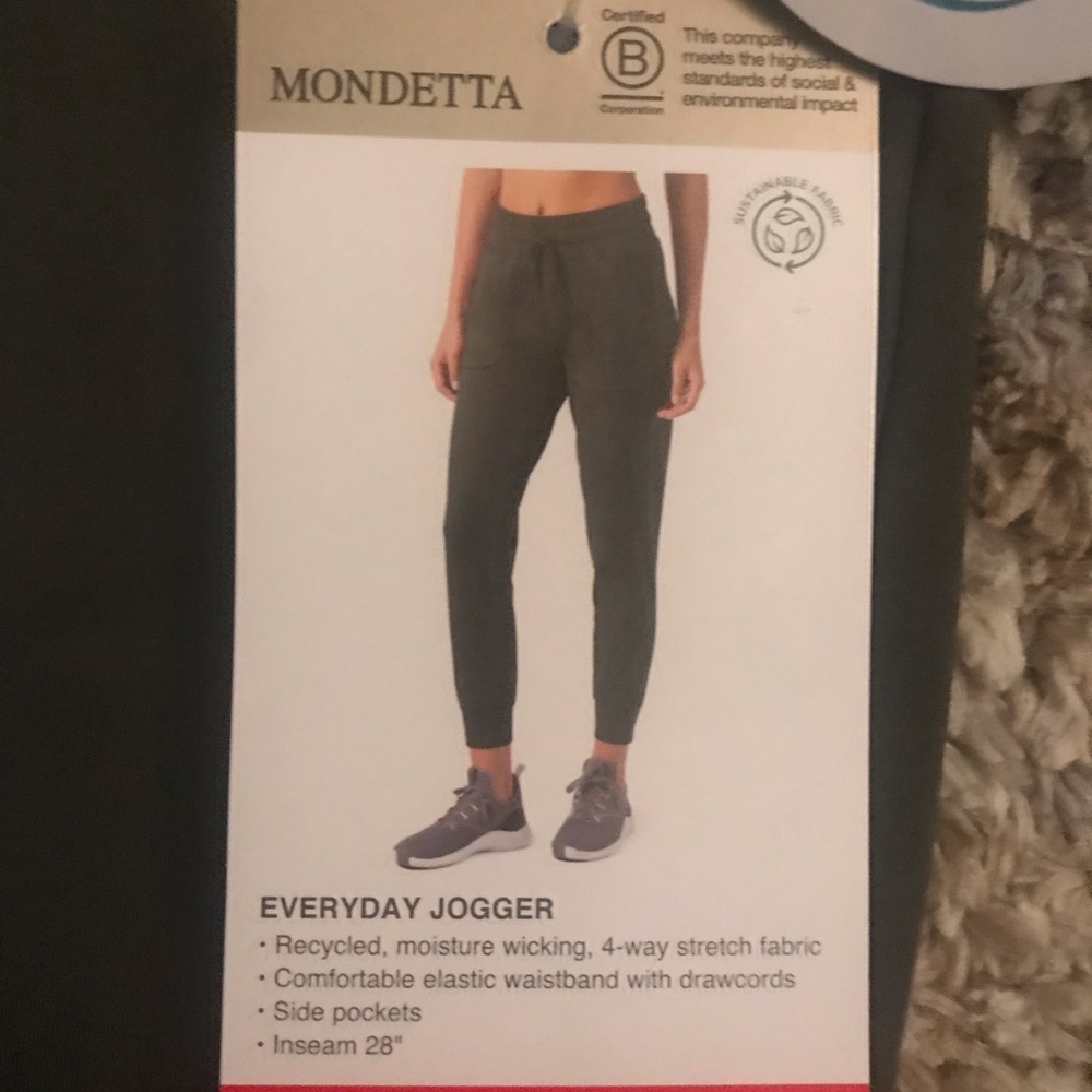 Mondetta Everyday Jogger sz. Medium. Olive Green in color!